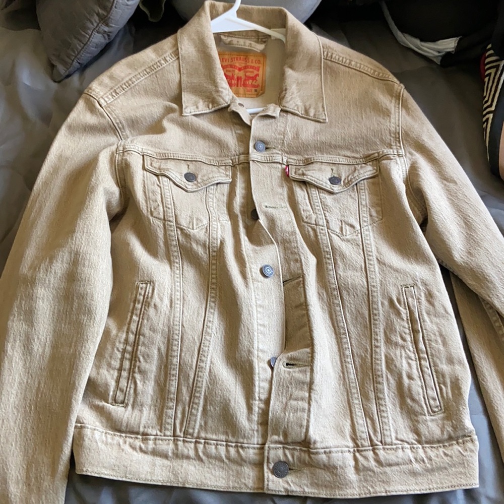 Medium Levi’s gold/brown denim jacket